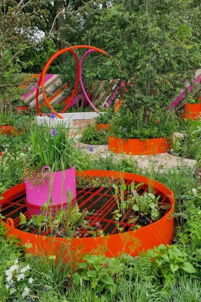 How to create a beautiful container pond to attract wildlife