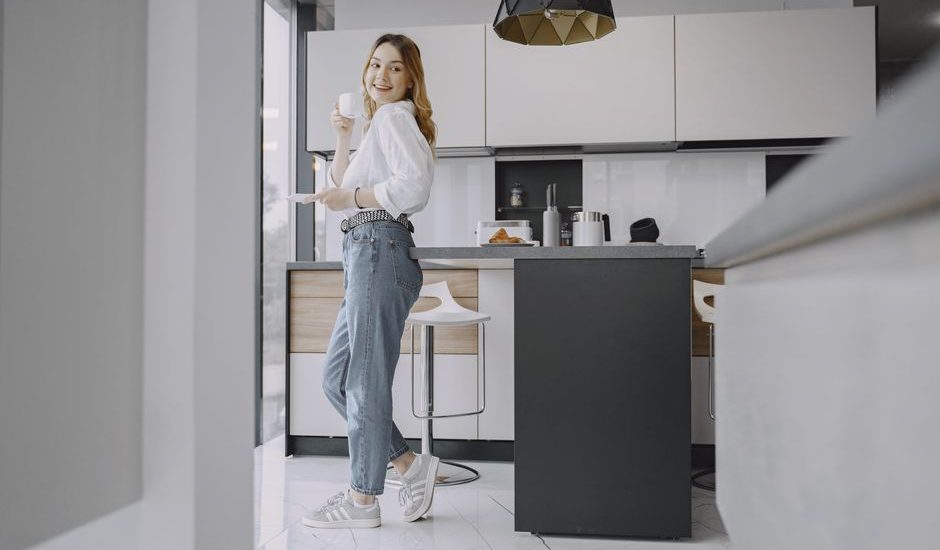 How to Curate a Minimalist Capsule Wardrobe for All Seasons